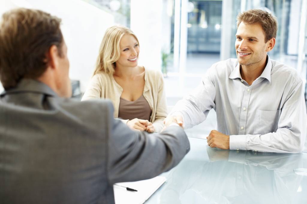 Discussing of Expat Insurance service